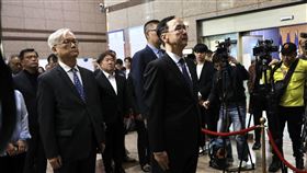 朱立倫黨中央向總理孫中山先生逝世九十九周年獻花致敬。（圖／國民黨提供）