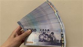 新台幣/新鈔/鈔票/千元大鈔/換鈔(記者陳弋攝影，打資料照即可)