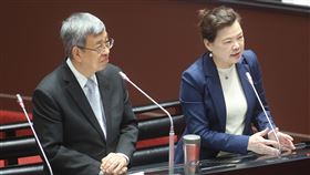 立法院會  陳建仁與王美花列席備詢立法院12日繼續進行施政總質詢，行政院長陳建仁（左）與經濟部長王美花（右）下午列席備詢。中央社記者趙世勳攝  113年3月12日