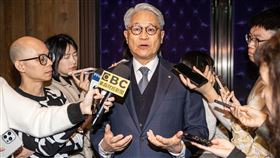 吳東亮：電價調漲是不得已  不能讓台電繼續虧損中華民國工商協進會6日在台北舉辦理監事聯席會議，理事長吳東亮（中）會前受訪表示，經濟部持續提供商業服務業汰換節能設備補助是好事，電價調漲是不得已，也不能讓台電繼續虧損。中央社記者鄭清元攝  113年3月6日