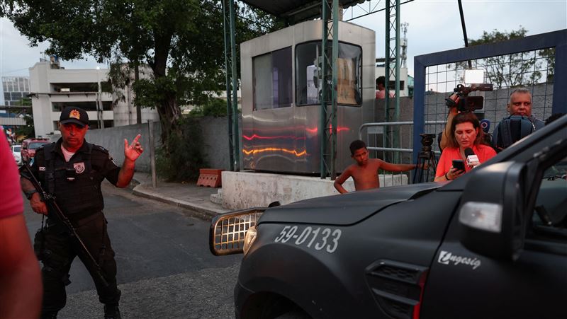 里約車站巴士遭劫持　17人質獲救2人受傷