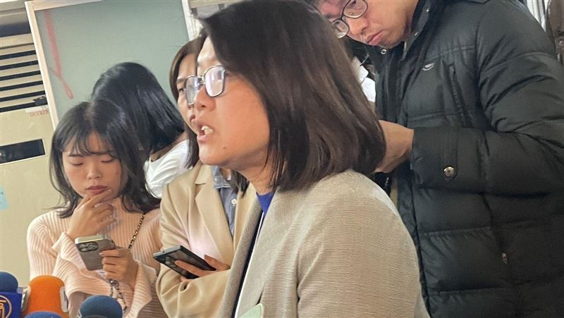 社工被上銬恐爆出走潮！北市社會局長哽咽
