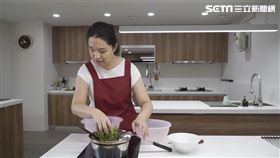 全盲女孩照樣拿刀下廚　日常生活曝光太驚人「父母懂放手讓我更勇敢」