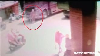 新北婦走進大車死角遭輾斃　驚悚瞬間曝光