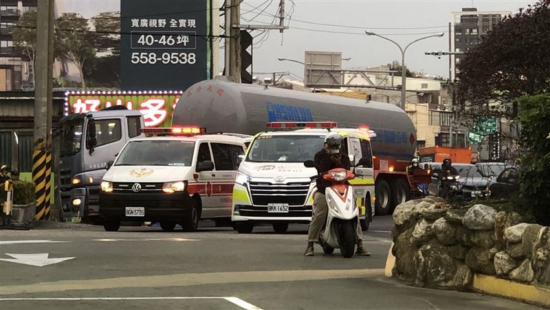 新／瓦斯分裝車撞鐵馬　女騎士無生命跡象