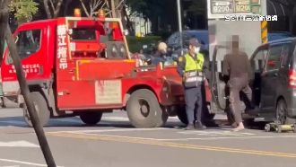 獨／上廁所遭拖吊　男不滿當街亮槍逼放車