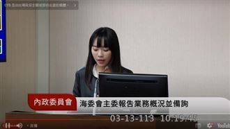 黃捷質詢時突然長高　低頭3秒自己也笑了