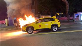 國賓影城前火燒車。（圖／翻攝畫面）