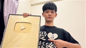 YTR人生肥宅x尊。（圖／翻攝IG）