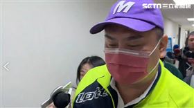 國民黨台北市議員陳重文從議會被帶走。