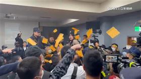 抗議焚化爐設廠！居民與挺廠方年輕群眾爆推擠