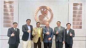 印度退役少將訪國家安全研究院印度智庫「聯合兵種協會」（USI）會長夏瑪（B.K. Sharma3）（右2）、戰略暨模擬中心主任雅達夫（R.S. Yadav3）（左3），13日造訪國家安全研究院，由代理副執行長沈明室（右3）率員接見。（國家安全研究院提供）中央社  113年3月14日