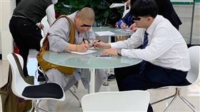 網傳和尚都買00940。（圖／翻攝自當沖勒戒所 臉書）