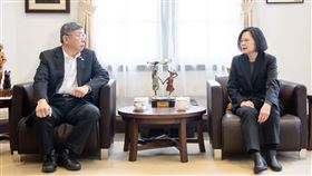 蔡英文總統今（14）日午間於總統府內與台灣民眾黨柯文哲主席進行會談。（圖／總統府提供)