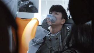 林俊傑抱病坐上救護車　經紀人曝身體現況