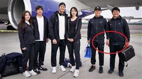 ▲大谷翔平公開老婆真面目，一旁山本由伸和翻譯園田芳大「錯位牽手」成焦點。（圖／翻攝自大谷翔平IG）