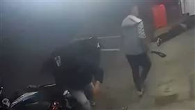 台東市中華路一段上的一家電子遊戲場，13日深夜發生集體械鬥事件，警方獲報到場，發現廖姓及鄧姓男子等人身上有多處刀傷送醫。據了解，這起械鬥事件為日前民航路飛車追逐、槍擊事件引發的後續衝突，事發後警方已逮捕多名涉案嫌犯法辦。