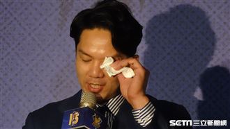 周思齊引退記者會淚崩　喊話老朋友聚一聚