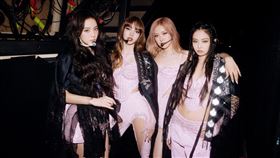 BLACKPINK續約的消息曝光後，讓公司股市大漲。（圖／翻攝自 BLACKPINK臉書）