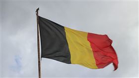 比利時國旗（圖／翻攝自pixabay）
https://pixabay.com/photos/belgium-flag-wind-grey-symbol-1335155/