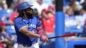 ▲小葛雷諾（Vladimir Guerrero Jr.）熱身賽第2轟飛出球場。（圖／美聯社／達志影像）