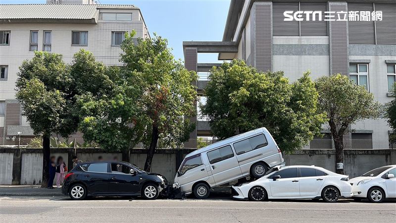 高雄貨車「直上2樓」　畫面還原詭異過程