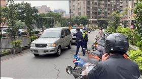 汐止,建成路,新北,飆車,繞圈,按喇叭,急煞,炸街,舉槍,網友Ivan Ko提供