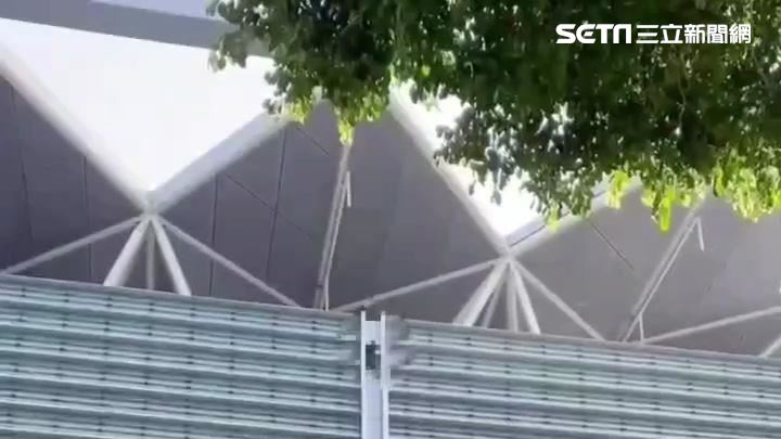 跑酷男潛南港展覽館　沿頂樓外牆滑至地面