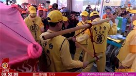 ▲媽祖在醫院門口停下。（圖／翻攝自白沙屯拱天宮官方直播）