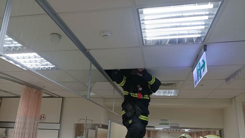 高醫傳火警！天花板冒白煙急疏散病患