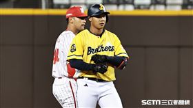 ▲中華職棒35年熱身賽，中信兄弟第一棒黃韋盛敲出全隊首安送回江坤宇。（圖／記者劉彥池攝影）