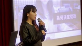 花蓮演講收恐嚇信！黃捷晚間發聲：仍會繼續談論民主自由。（圖／黃捷辦公室提供）