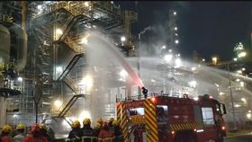 中油林園廠火警冒黑煙！高雄環保局「AI測到空污」：最高可罰500萬元（圖／翻攝畫面）