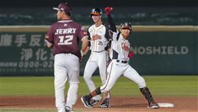 ▲統一獅許哲晏，中職熱身賽敲出再見安打。（圖／統一獅球團提供）