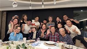 楊繡惠集結演藝圈好友幫爸爸慶生。（圖／翻攝自楊繡惠臉書）