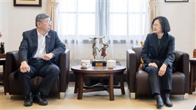 蔡英文總統今（14）日午間於總統府內與台灣民眾黨柯文哲主席進行會談。（圖／總統府提供)
