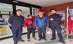 8旬翁機車忘記停放位置尋車一小時  士林警過濾監視器助尋回。（圖／士林分局提供）