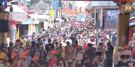 粉紅超跑明凌晨出發！拱天宮湧入18萬人潮(圖/翻攝白沙屯拱天宮直播頻道)