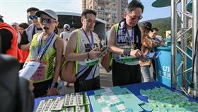 跑者參與包含萬金石馬拉松等四大馬拉松，賽程累積達40公里，富邦金控就為跑者種樹，達領樹資格跑者亦於現場登錄領樹！（圖／富邦提供）