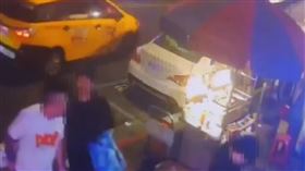 香港媒體創辦人「姜牧師」姜嘉偉去年10月來台定居，怎料在台北街頭遭刺。（圖／翻攝畫面）