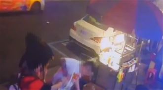 港「姜牧師」遭刺2刀　刺青男行兇畫面曝