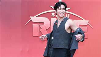 婁峻碩簽唱會脫了　鬆口尺度：全裸也可以