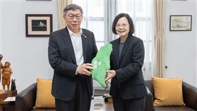 蔡英文總統今（14）日午間於總統府內與台灣民眾黨柯文哲主席進行會談。（圖／總統府提供)