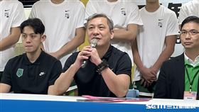 松山高中籃球隊傳奇教頭黃萬隆宣布正式從HBL退休。（圖／記者蔡厚瑄攝影）