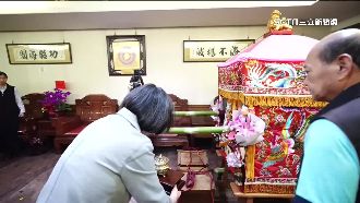 蔡英文赴拱天宮參香淨轎　柯、江接力抵達