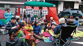 太陽花學運10週年！自製繪本向兒童講解服貿　她們一邊育兒一邊當公民（圖／鏡週刊）