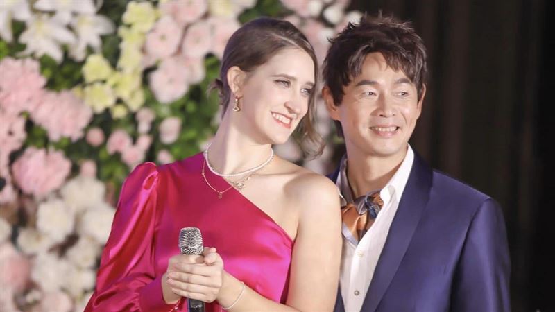黃品源歡慶56歲生日！新婚變炫妻魔人