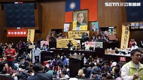 成大電機系教授李忠憲指出，318改變了台灣的命運，馬英九執政的最後就是要想辦法弄一些「即使政黨輪替也不可逆的事情」，「服貿」就是在這樣背景之下的產物，後來的「紫光」更是影響台灣命運的重大關鍵。（圖／記者李鴻典攝）