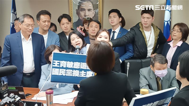 要求主席王育敏利益迴避　藍綠混戰40分鐘