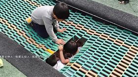 童跳床天坑1200

公園,遊樂設施,跳跳床,破洞,天坑,幼童,台北
